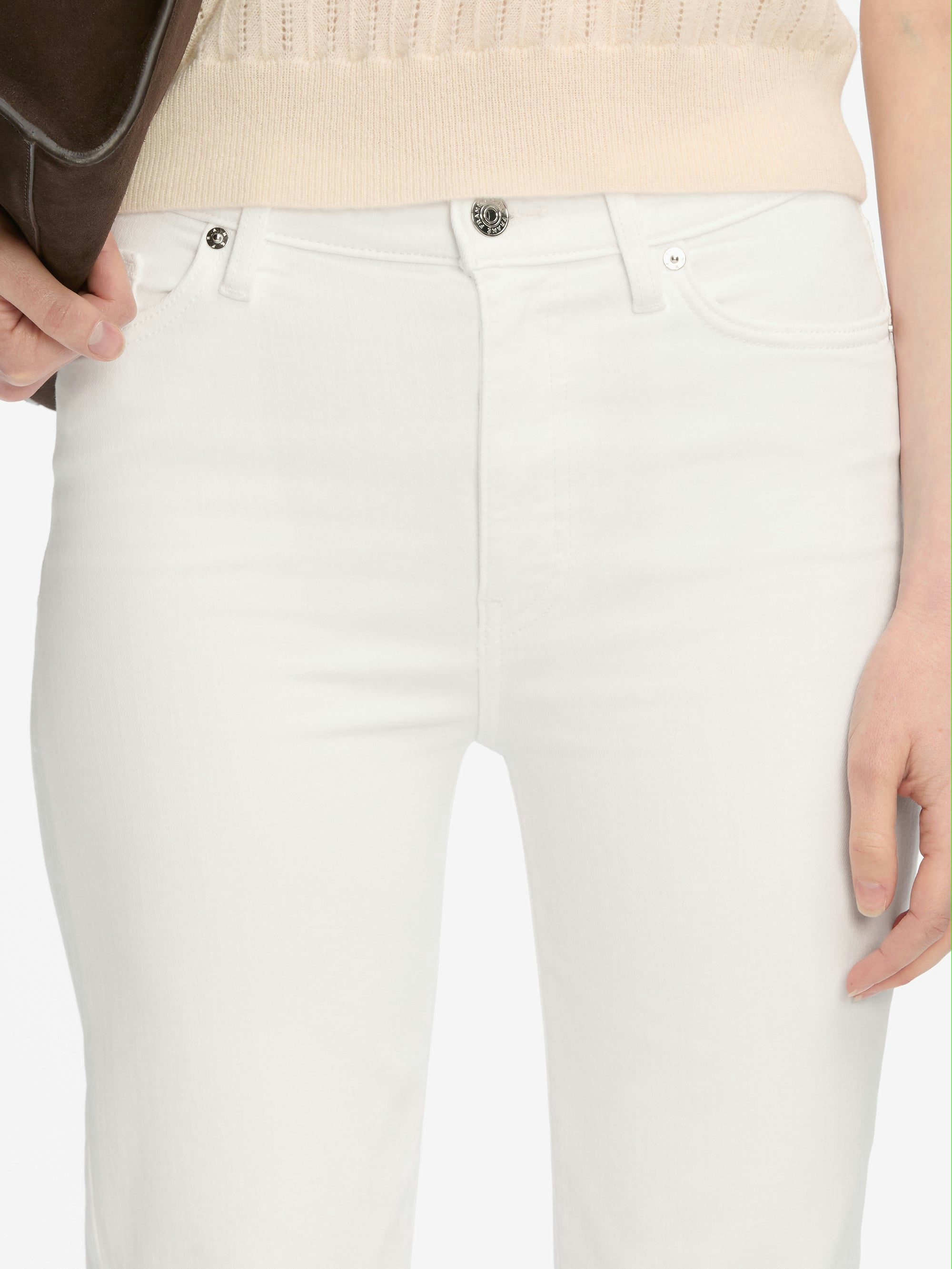 jeans front detail image alt:fit1